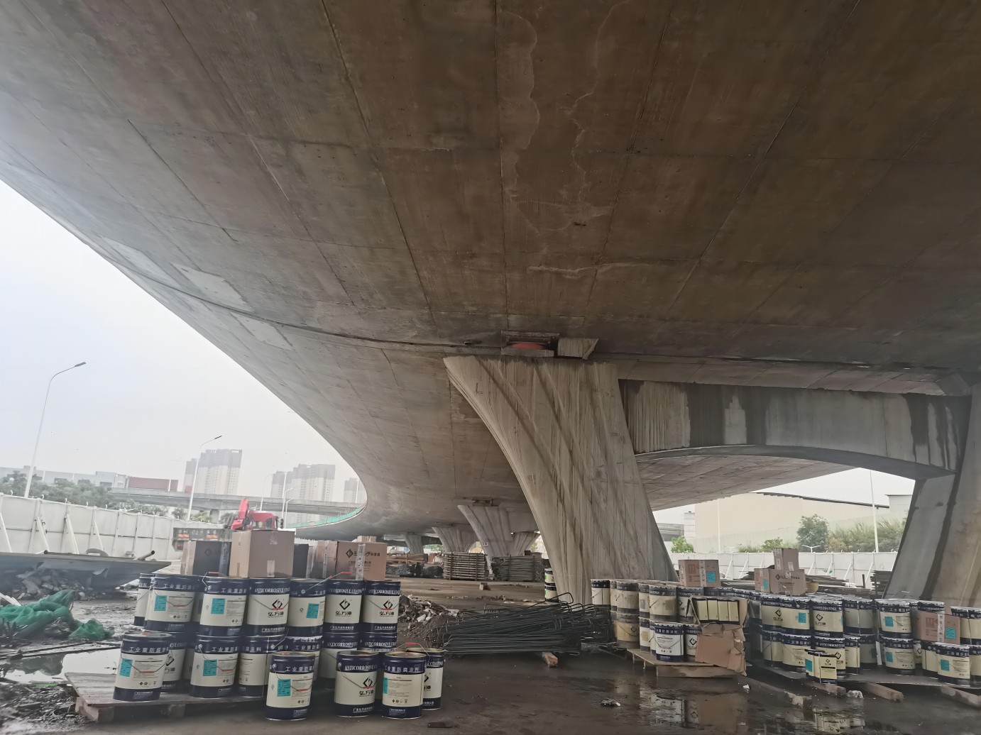 抗堿環(huán)氧封閉底漆對(duì)混凝土防腐有什么作用？